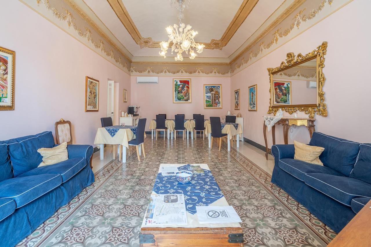 Casa De Rollo Bed & Breakfast โนโต ภายนอก รูปภาพ